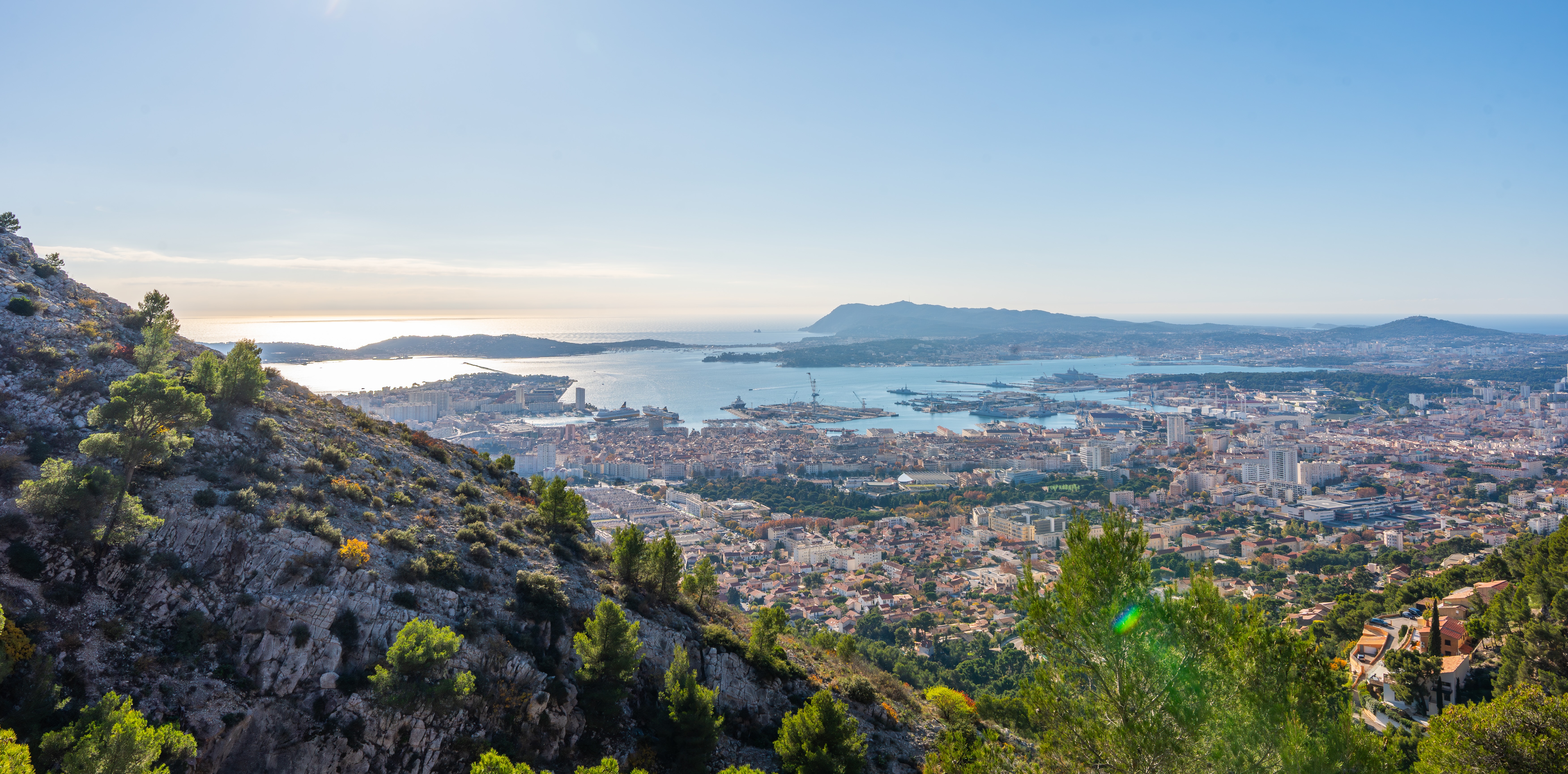 Maribay Toulon Plaisance - Vue aérienne de la rade de Toulon depuis le Mont Faron