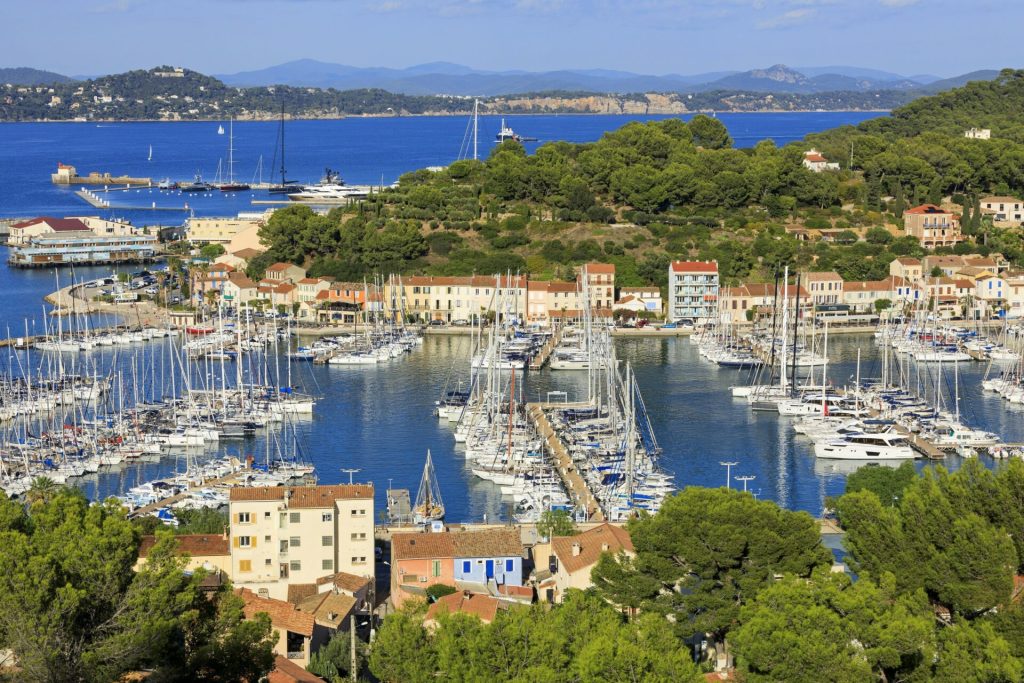 Saint Mandrier sur Mer, vue aérienne sur le port de plaisance