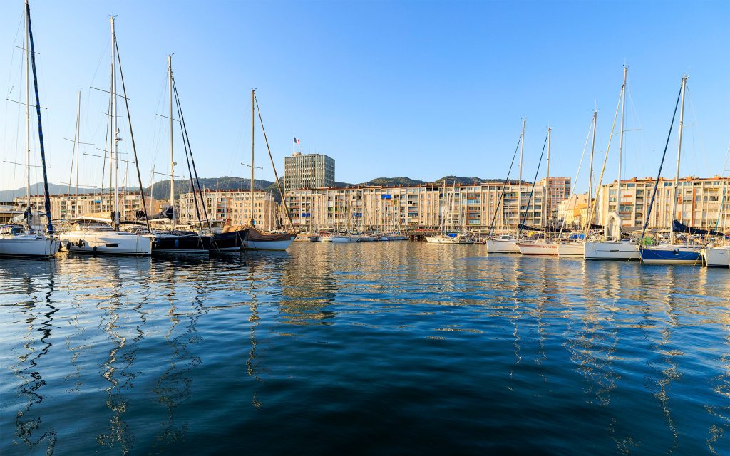 Vue du Port de Toulon Vieille Darse