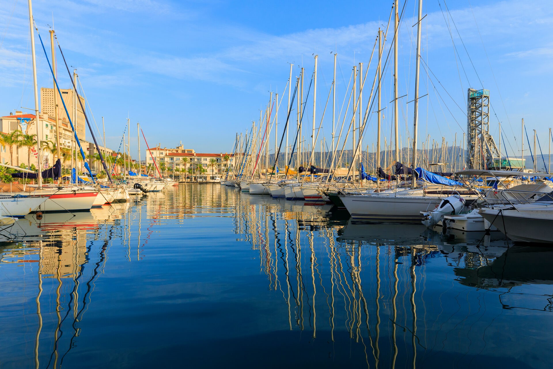Port de La Seyne sur Mer, le port et le pont Levant