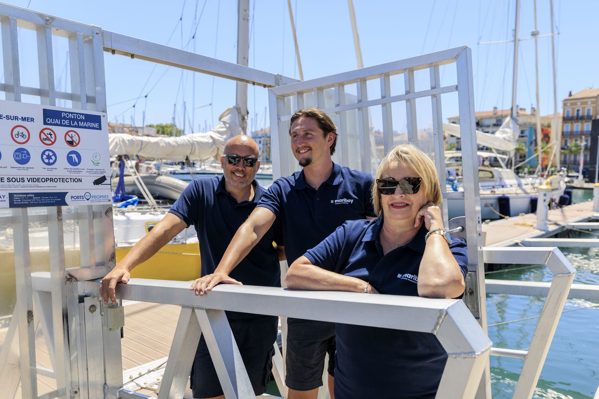 L'équipe du Port de la Seyne (une femme, deux hommes) à l'entrée de la panne