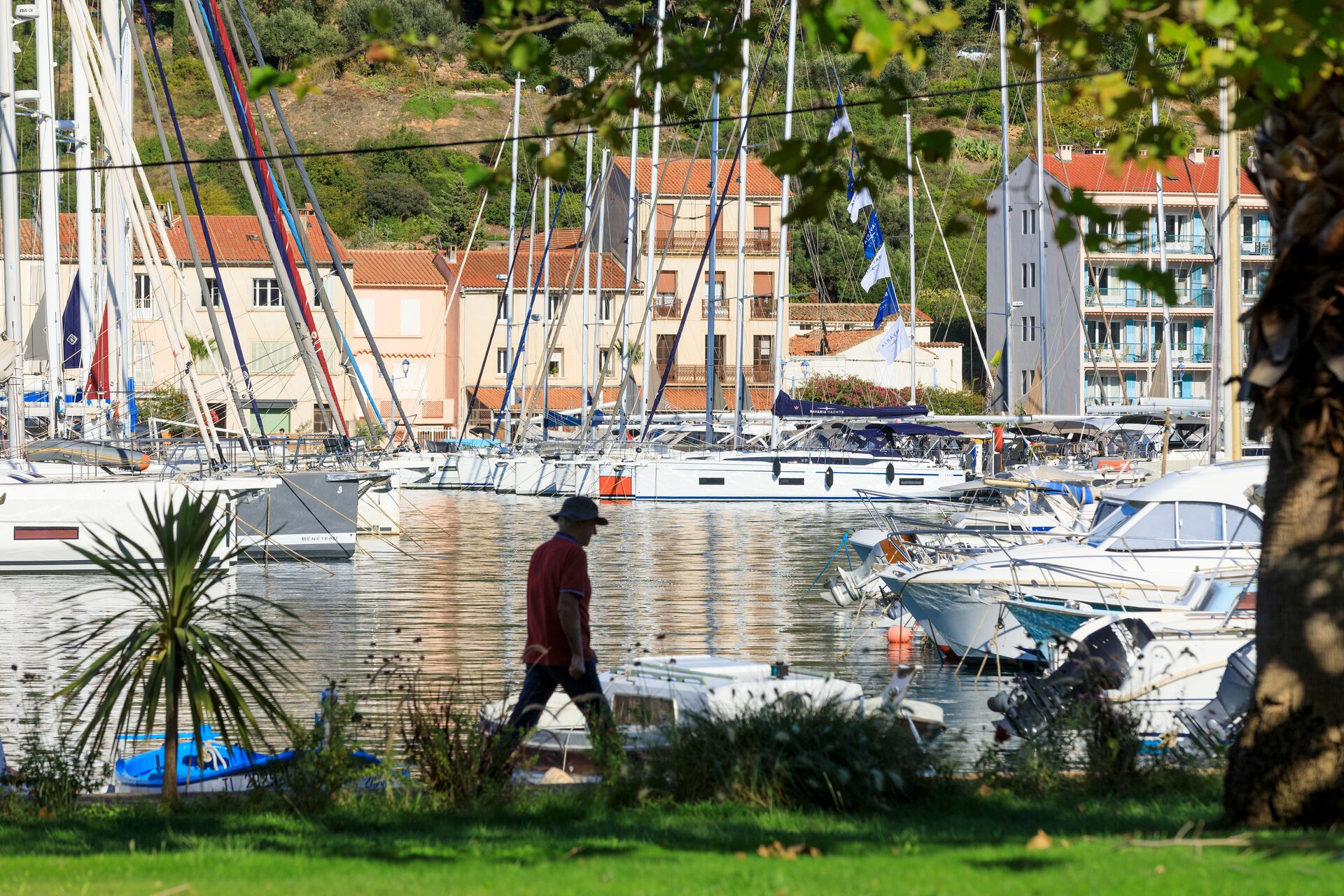 Promeneur sur le Port de Saint-Mandrier