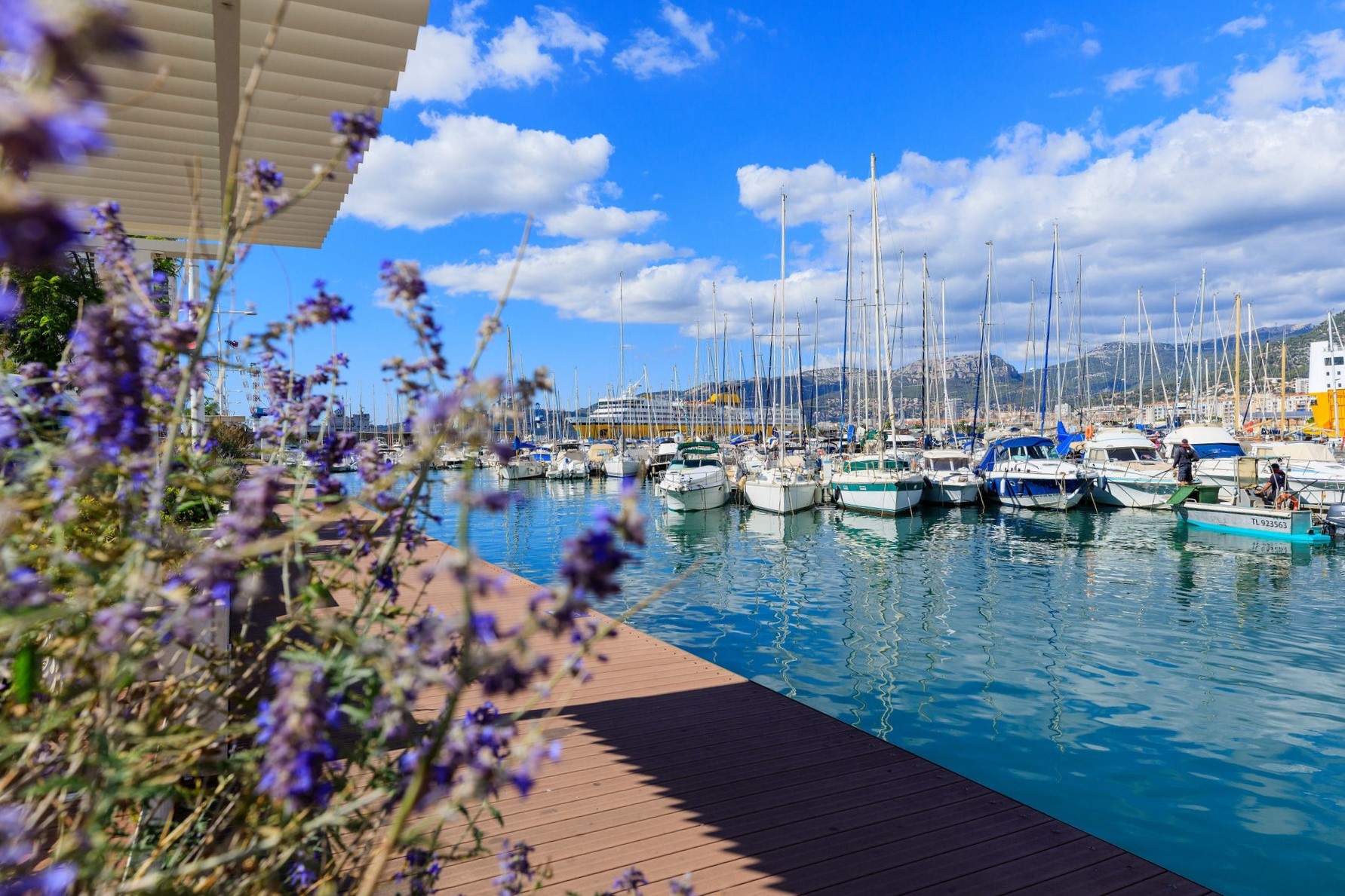 Toulon, port de la Darse Nord, quai des Sous Mariniers
