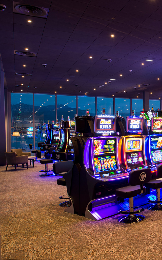 Salle de machines à sous au Casino Joa de la Seyne-sur-Mer