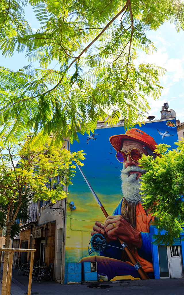 Fresque murale sur une façade de bâtiment à La Seyne-sur-Mer