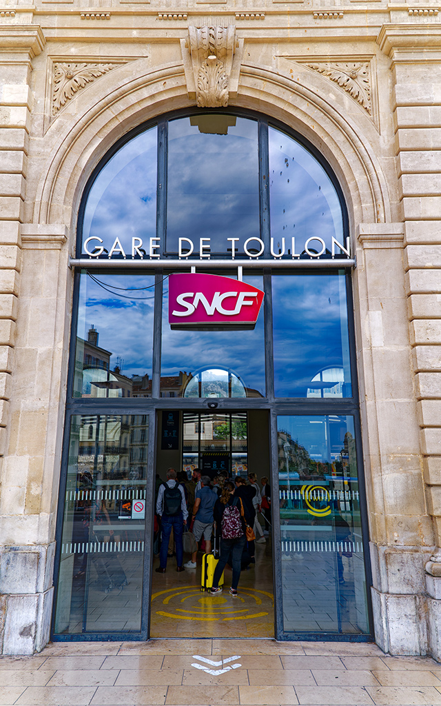 Entrée de la gare SNCF de Toulon